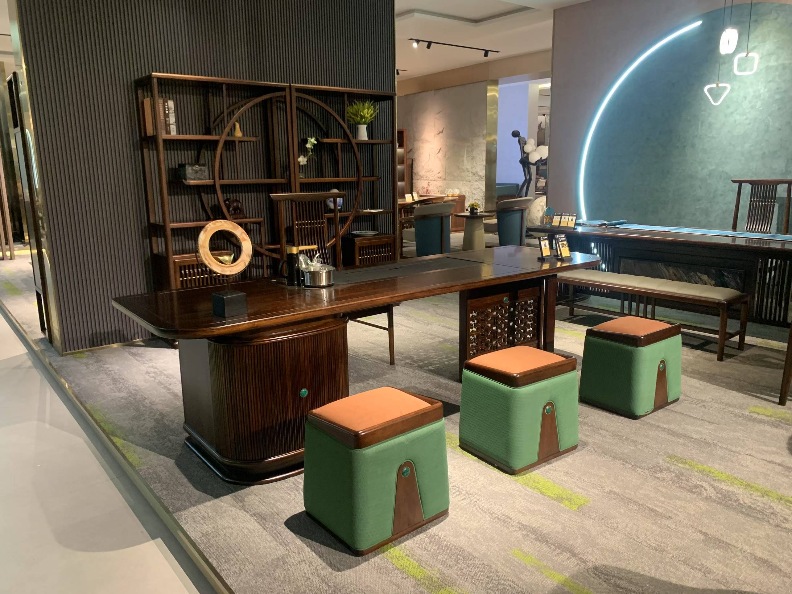 Modern Office Infused with Traditional Chinese Charm